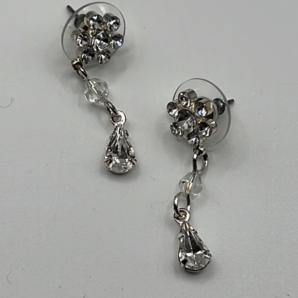 SPARKLE BUNDLE! 2 PAIRS OF EARRINGS AND ONE RING, SIZE 8 - Picture 6 of 9
